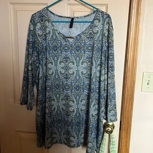 Stunning blouse no size but I believe 2x